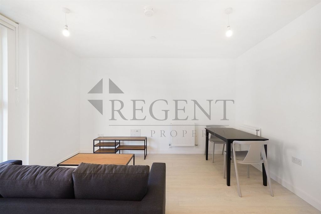 Property photo 3 of 18 Open Plan