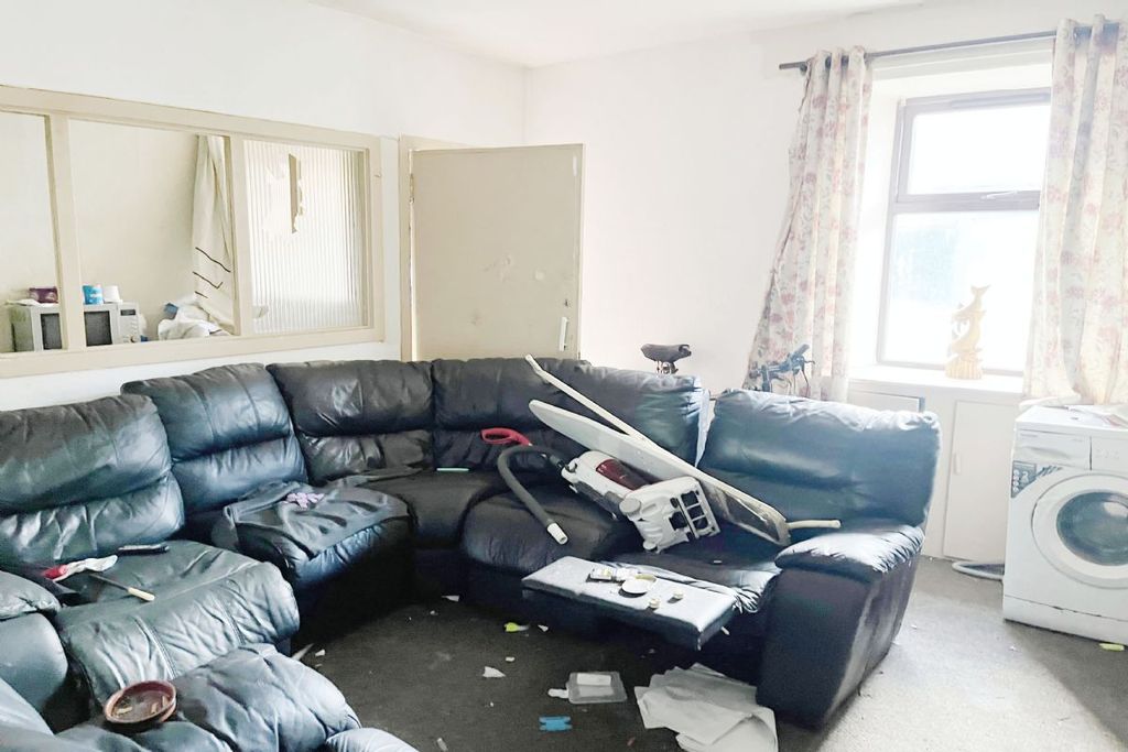 Property photo 2 of 8