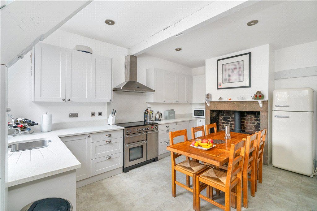 Property photo 3 of 16 Dining Kitchen