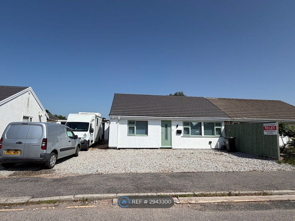 Property photo 1 of 18 7 Carlyon Close