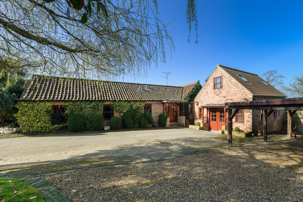 Property photo 1 of 33