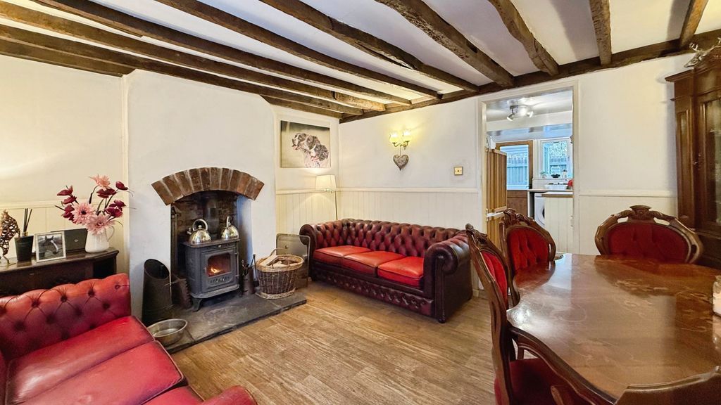 Property photo 3 of 15 Lounge