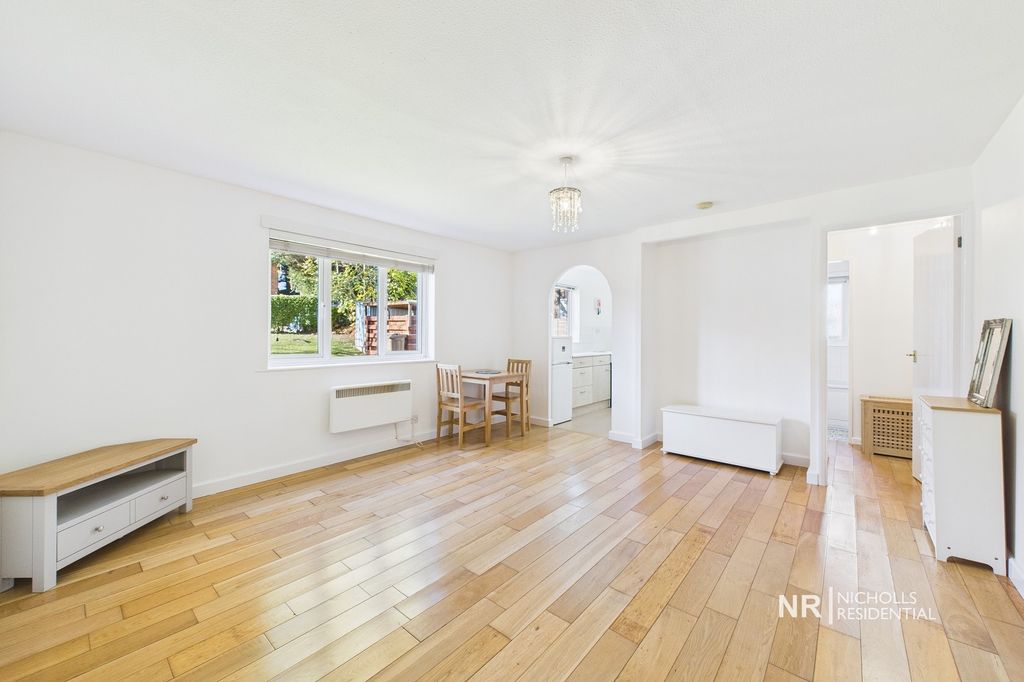 Property photo 3 of 7 Studio Room