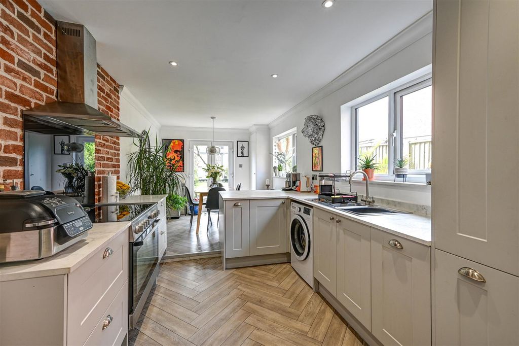 Property photo 3 of 22 Kitchen Breakfast Room 1.Jpg