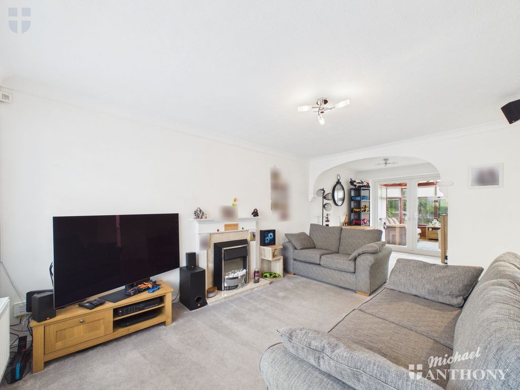 Property photo 2 of 16 Cam03218G0-Pr0946-Still008