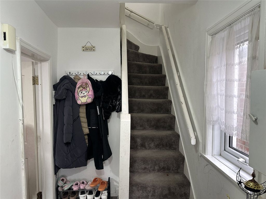 Property photo 2 of 17 Picture No. 11