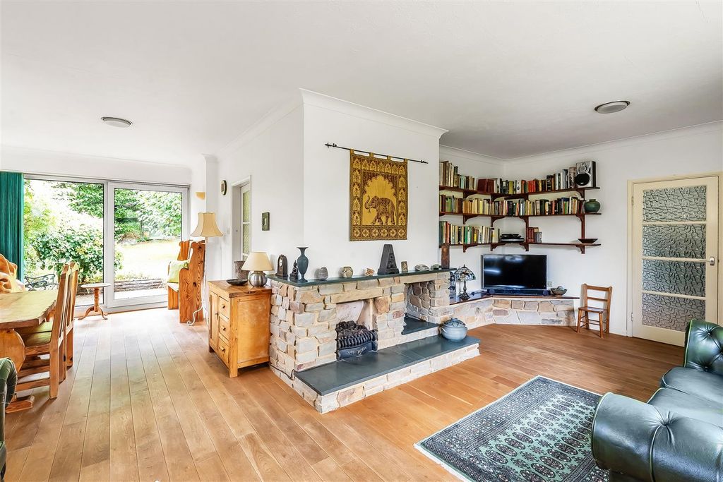 Property photo 3 of 15 9-Cobham-Road-20.Jpg