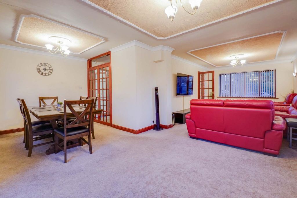 Property photo 2 of 27