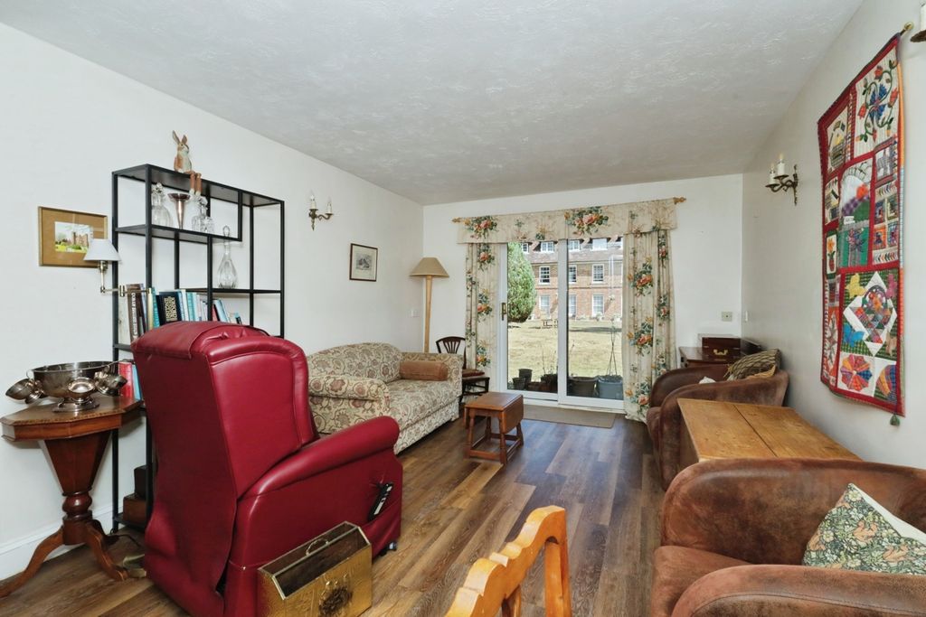 Property photo 2 of 20 Pbox-Img.Jpg