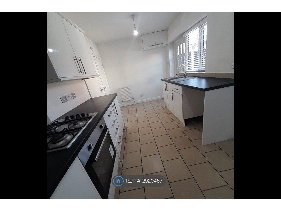 Property photo 1 of 10 2 Bed Refurbished House Great Location +Parking
