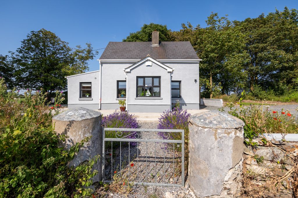 Property photo 2 of 34