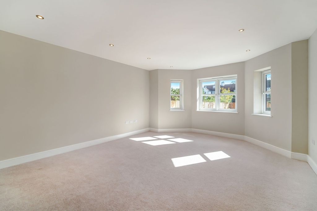 Property photo 3 of 25