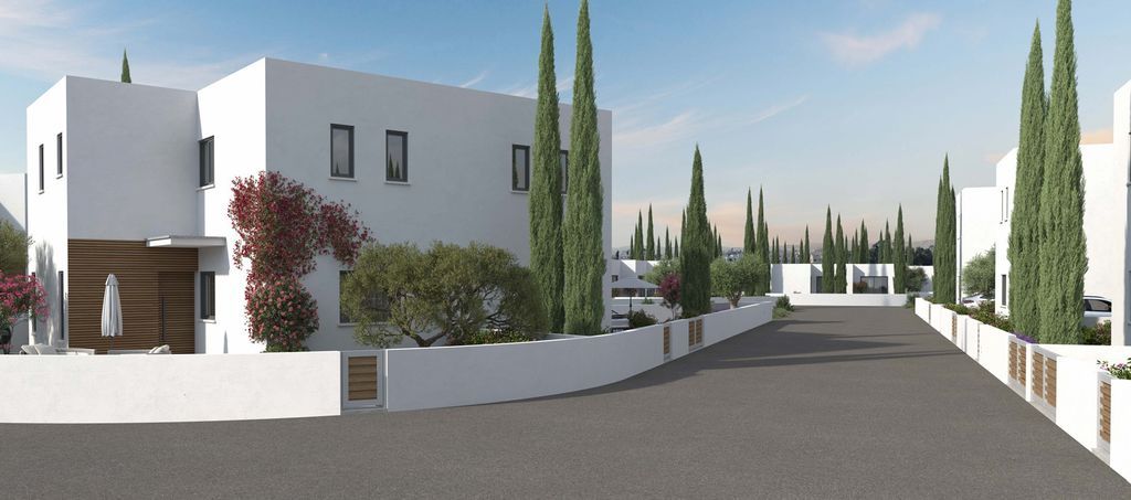 Property photo 2 of 13 Complex - Artist...