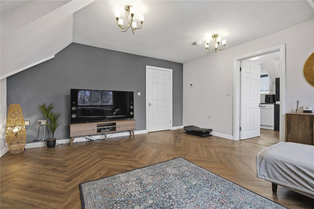 Property photo 3 of 15 Picture No. 17