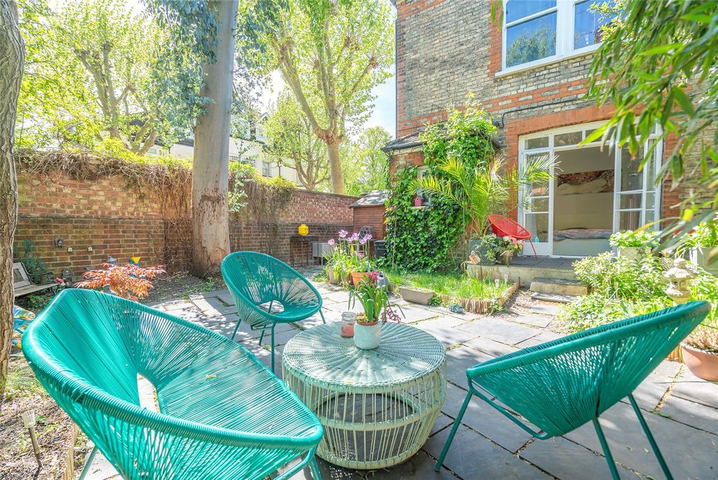 Property photo 2 of 16 Garden E