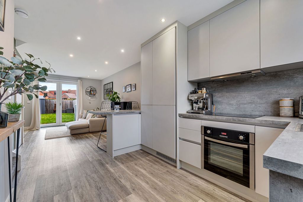 Property photo 3 of 21