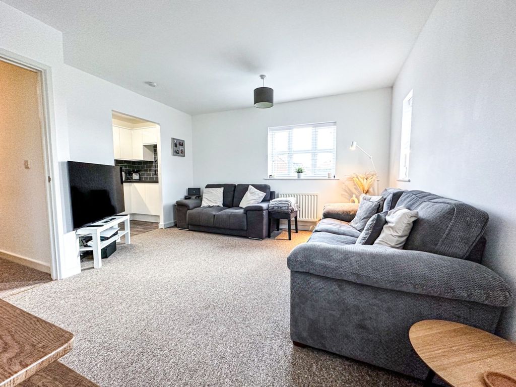 Property photo 3 of 12 4707752