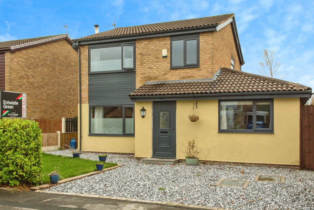 Property photo 1 of 17 Front