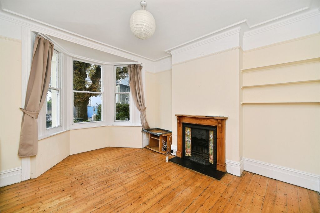Property photo 2 of 25