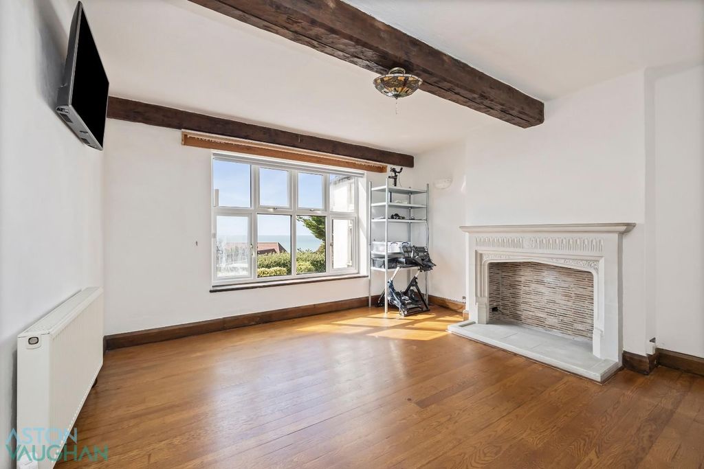 Property photo 3 of 35