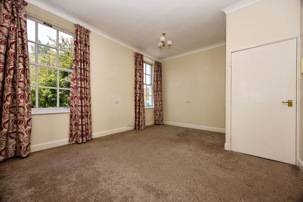 Property photo 2 of 20 Pbox-Img.Jpg