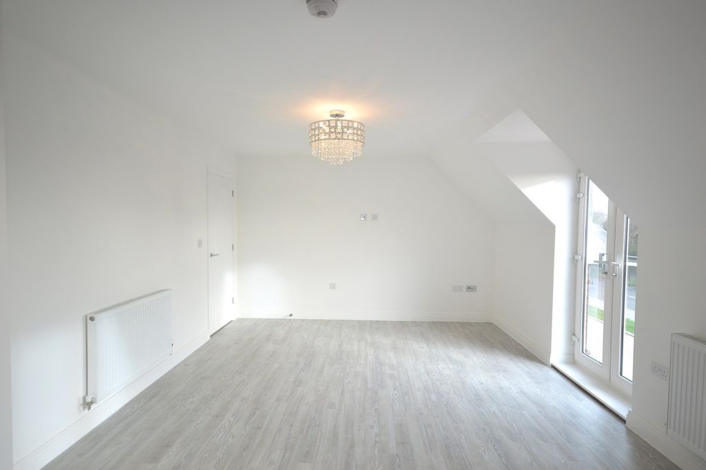 Property photo 2 of 9 Property To Rent In Chichester - Living/Dining