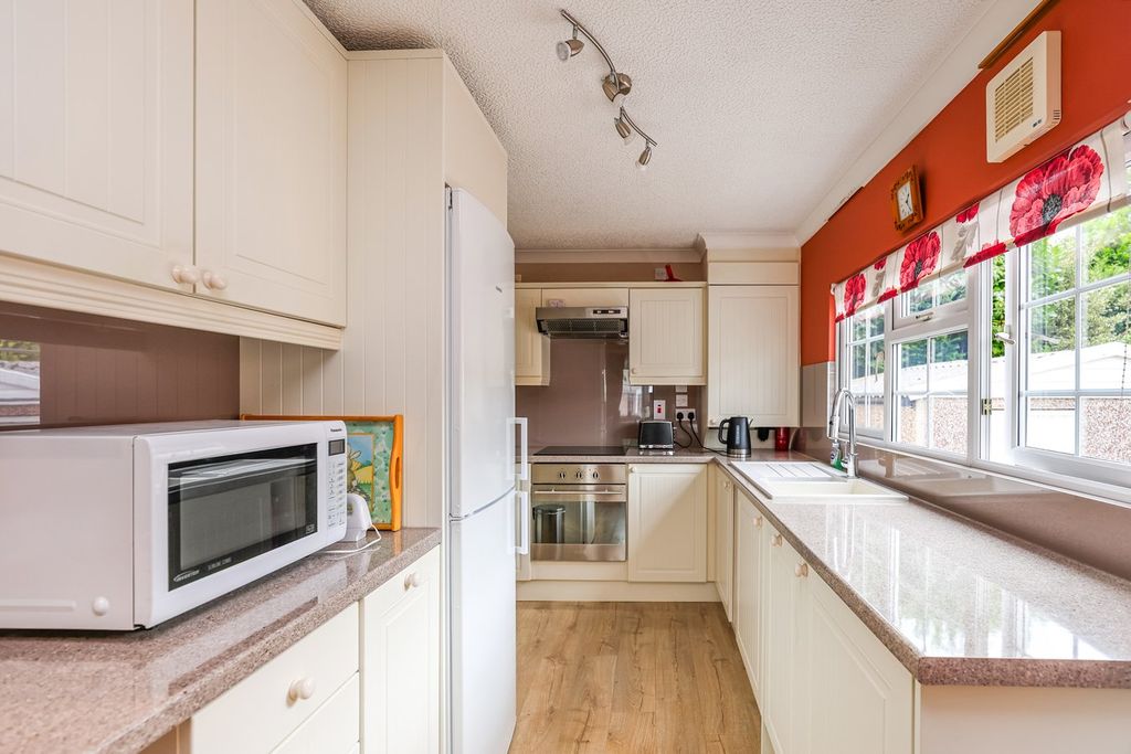 Property photo 3 of 13 Dining Kitchen