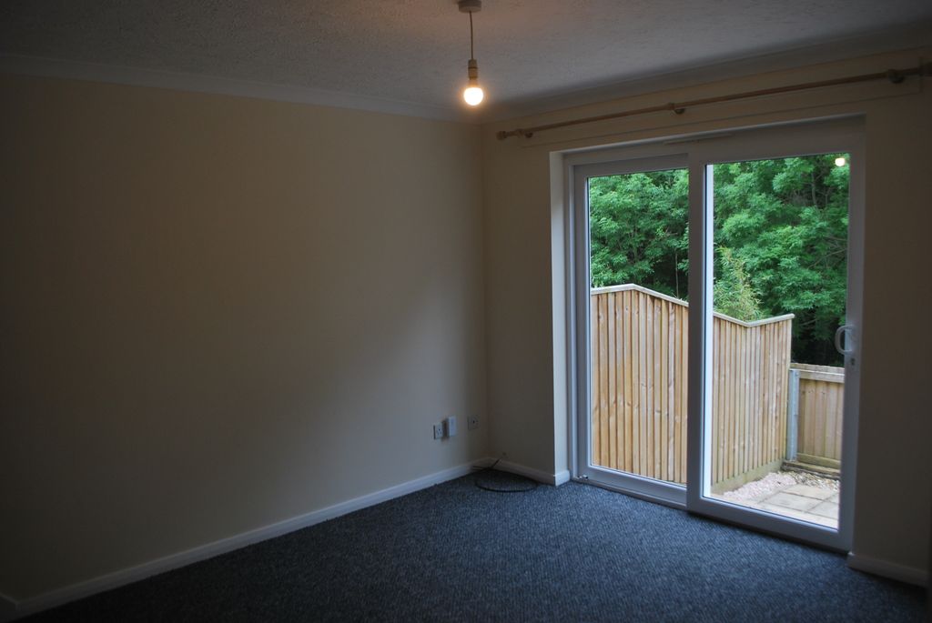 Property photo 3 of 8 Lounge