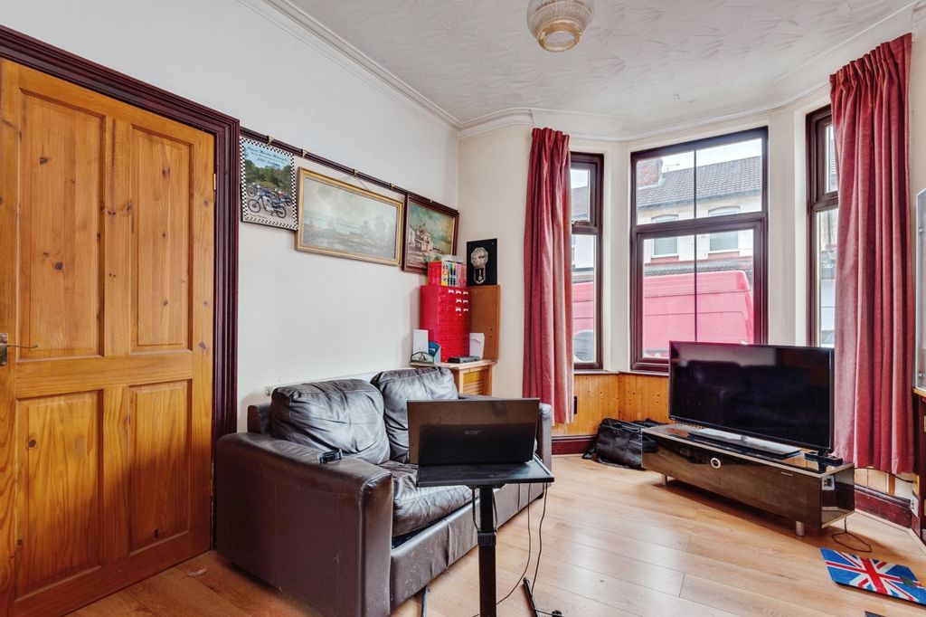 Property photo 2 of 15 Pbox-Img.Jpg