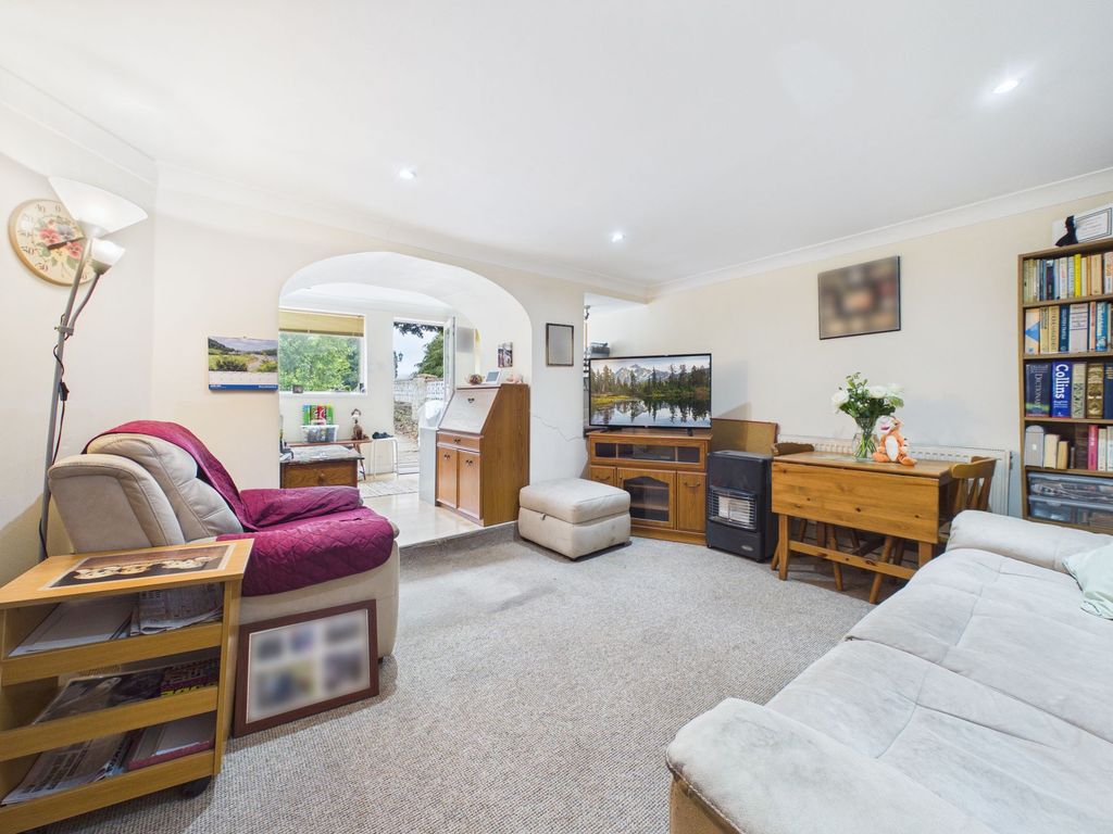 Property photo 2 of 27