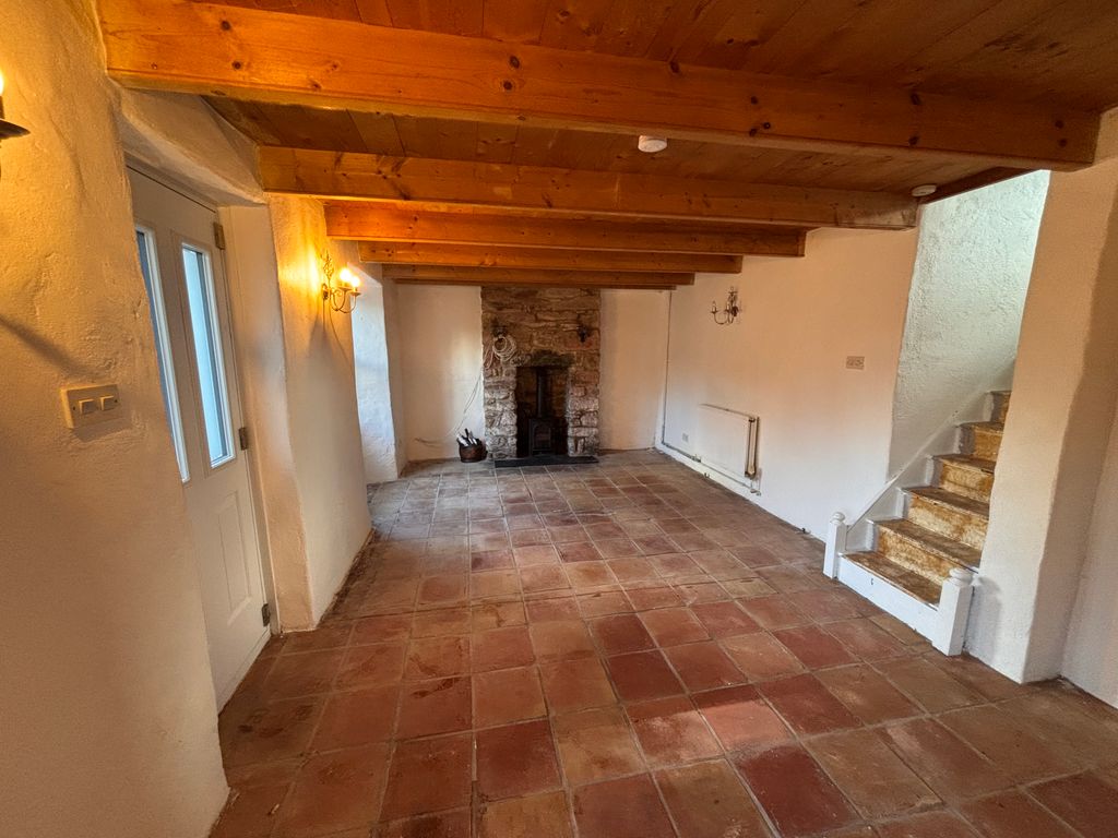 Property photo 3 of 14 Lounge