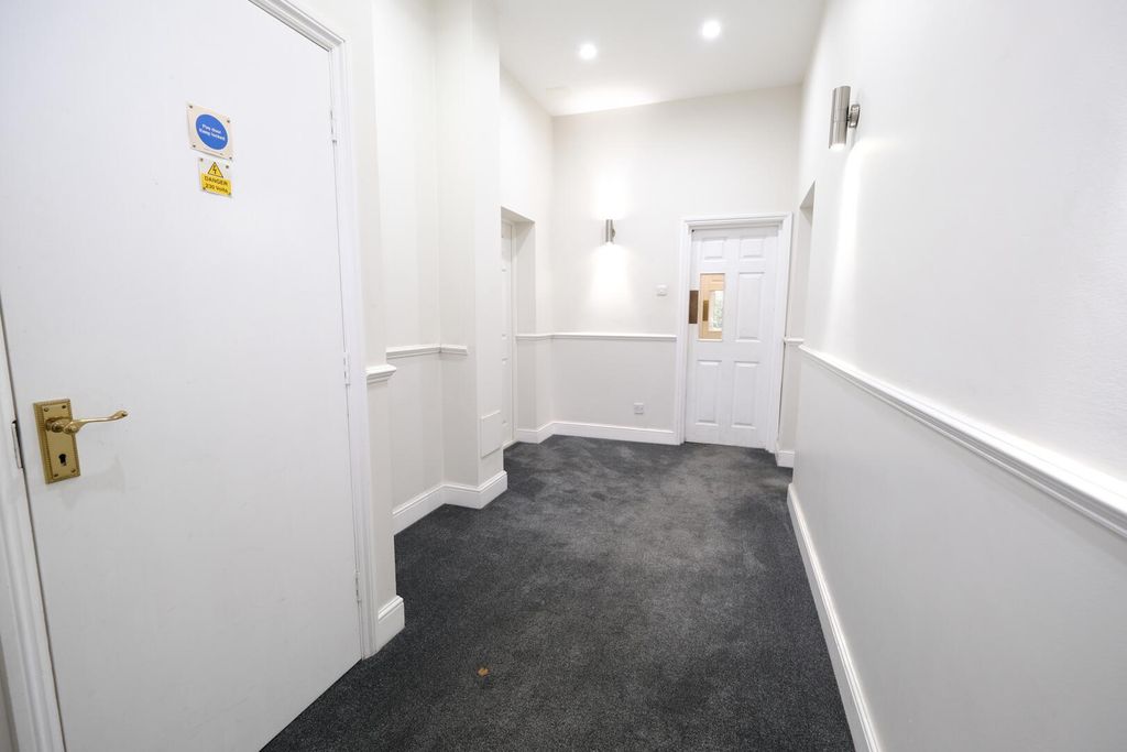 Property photo 3 of 17 Hallway