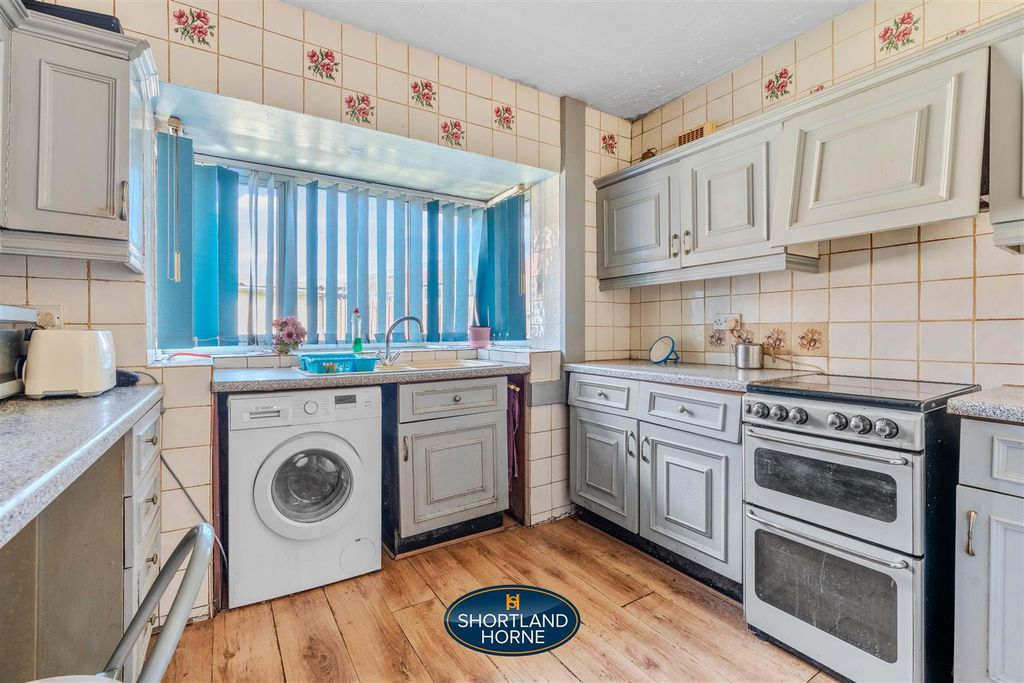 Property photo 3 of 18 Kitchen