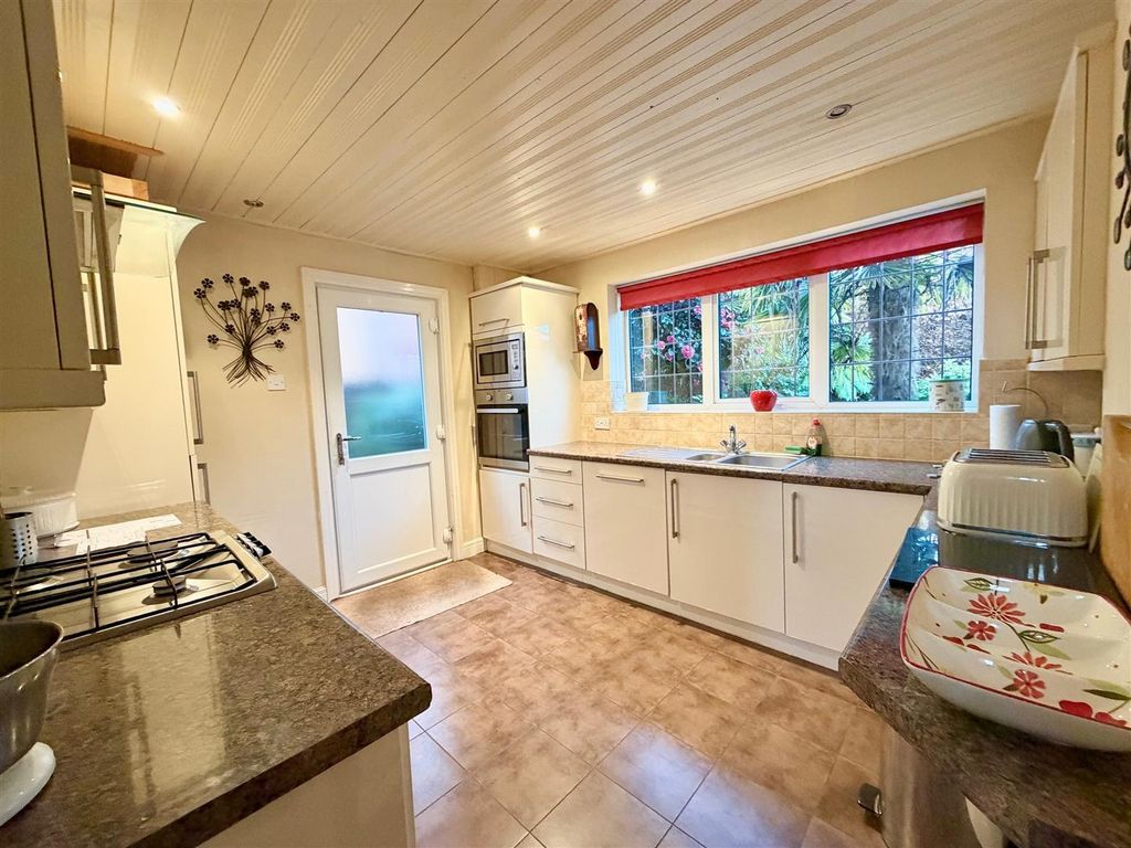 Property photo 2 of 13 Five.Jpg