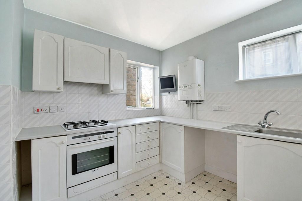 Property photo 3 of 19 Kitchen 1.Jpg