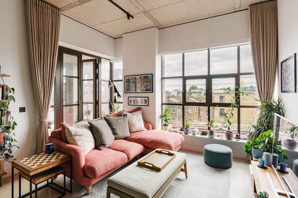 Property photo 1 of 18 Empress Apartments E2