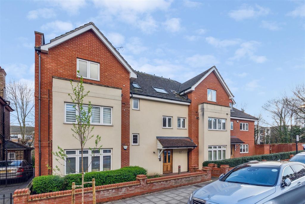 Property photo 1 of 12 Argyle Court, W4 - For Sale
