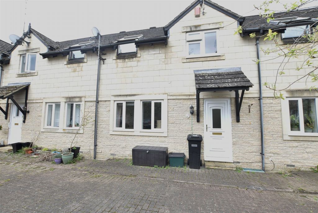 Property photo 1 of 17 External