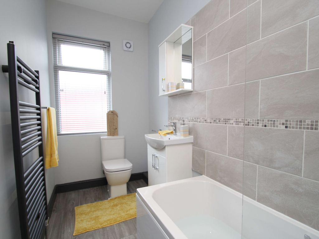 Property photo 3 of 9 14 - Br.Jpg