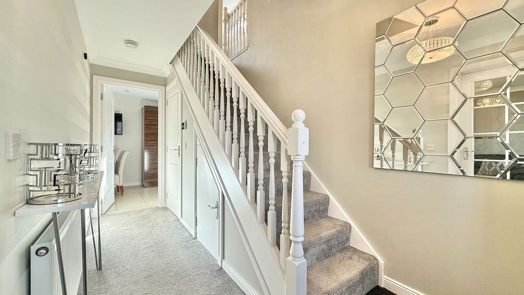 Property photo 2 of 33