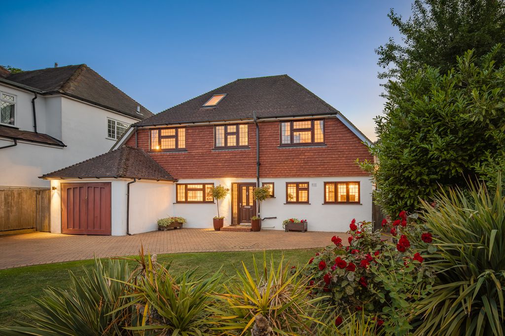 Property photo 1 of 28