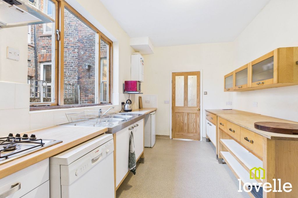 Property photo 3 of 42