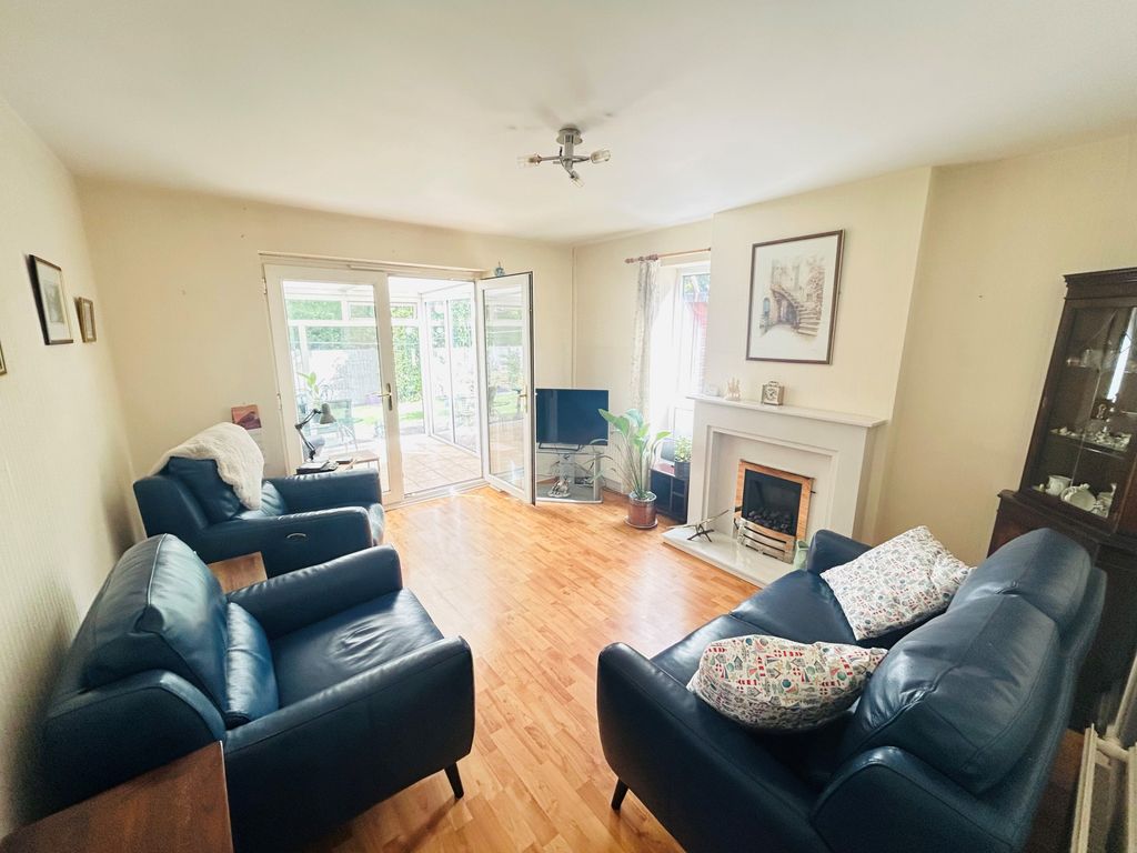 Property photo 3 of 11