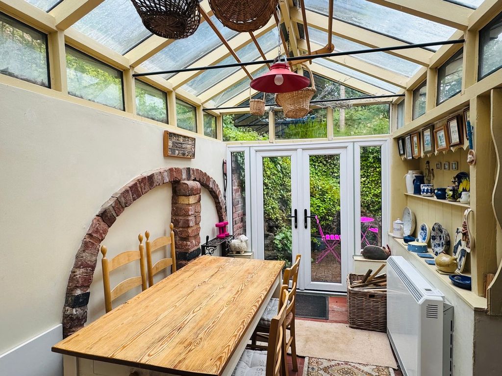 Property photo 2 of 27 Conservatory