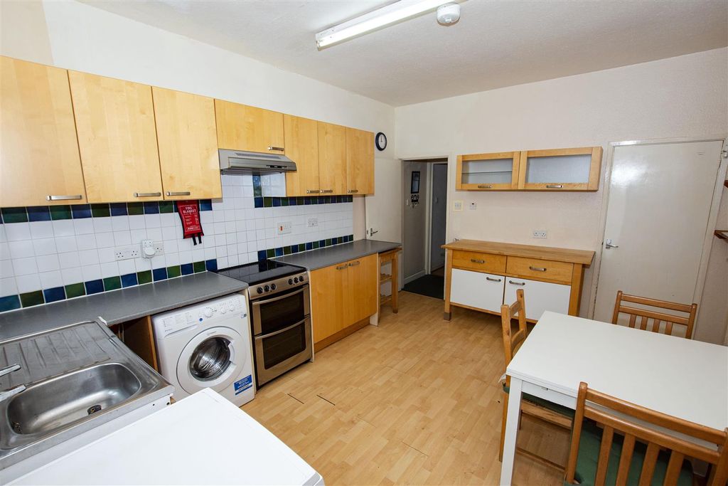 Property photo 3 of 10 Approach