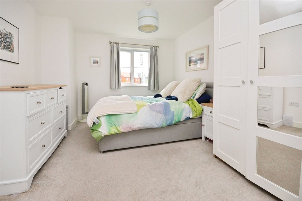 2 bed flat for saleThorpe Road, Bishop's Stortford, Hertfordshire CM23 photo 5