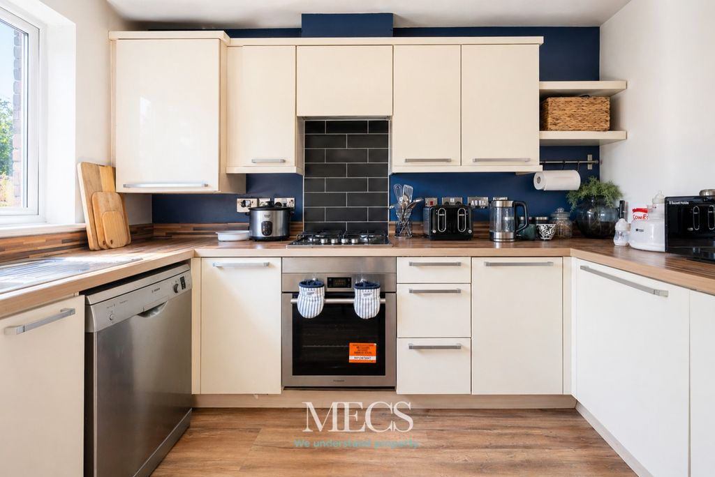 Property photo 3 of 18 5098674