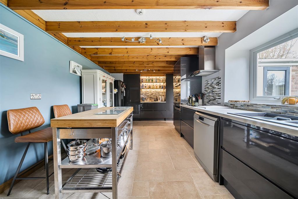 Property photo 2 of 25 Kitchen