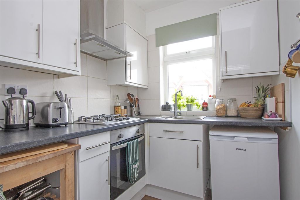 Property photo 3 of 7 10A Delamere Road Sw20 Kitchen.Jpg