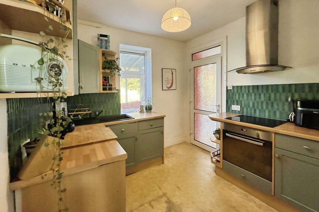 Property photo 2 of 20 Kitchen